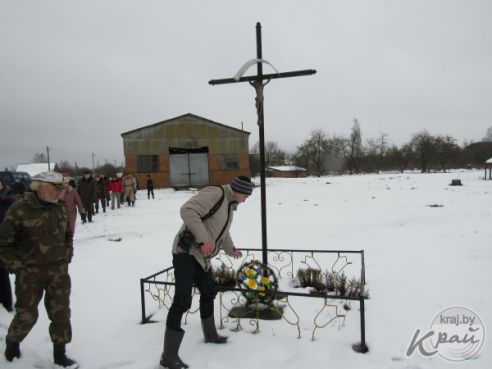 Автопробег по Поставщине дошел до кладбища І мировой у пограничной полосы, куда не пускают обычных людей (фото)