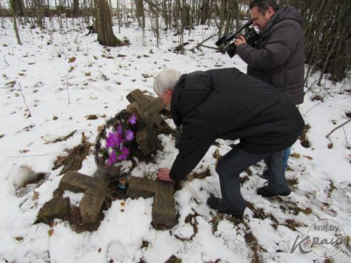 Автопробег по Поставщине дошел до кладбища І мировой у пограничной полосы, куда не пускают обычных людей (фото)