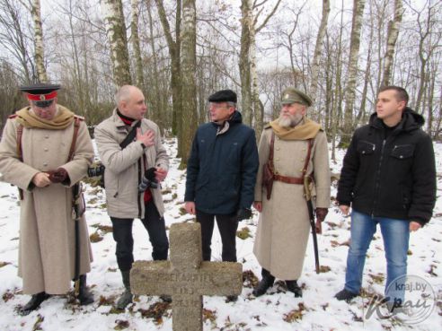 Автопробег по Поставщине дошел до кладбища І мировой у пограничной полосы, куда не пускают обычных людей (фото)