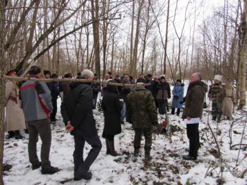 Автопробег по Поставщине дошел до кладбища І мировой у пограничной полосы, куда не пускают обычных людей (фото)