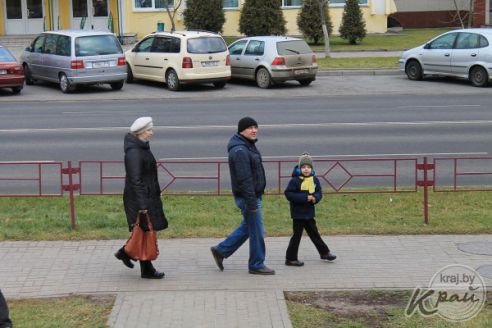 «Нужно больше граффити со смыслом». Что думают молодечненцы об изображении спасателя на девятиэтажке (опрос)