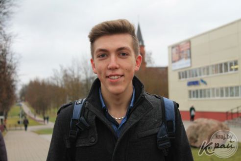 «Нужно больше граффити со смыслом». Что думают молодечненцы об изображении спасателя на девятиэтажке (опрос)