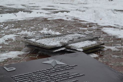 Фотофакт: В парке Победы Глубокого установили новую плиту с именами погибших в Великую Отечественную войну