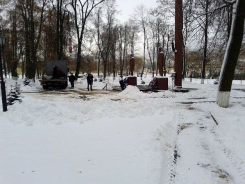 Фотофакт: В парке Победы Глубокого установили новую плиту с именами погибших в Великую Отечественную войну