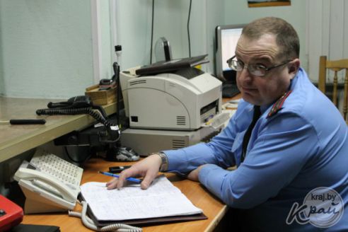 «Стою пьяный, приезжайте, заберите меня!» Репортаж из дежурной части Вилейского РОВД на католическое Рождество (фото)