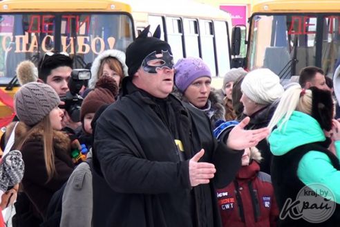 Фото- и видеорепортаж: Слет Дедов Морозов и Снегурочек в Глубоком