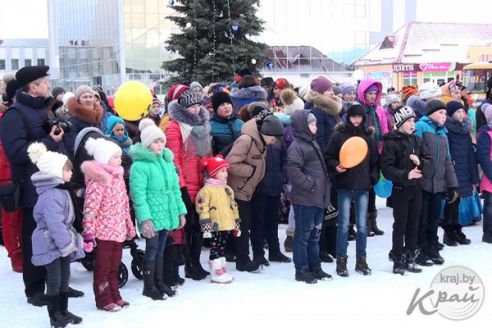 Фото- и видеорепортаж: Слет Дедов Морозов и Снегурочек в Глубоком