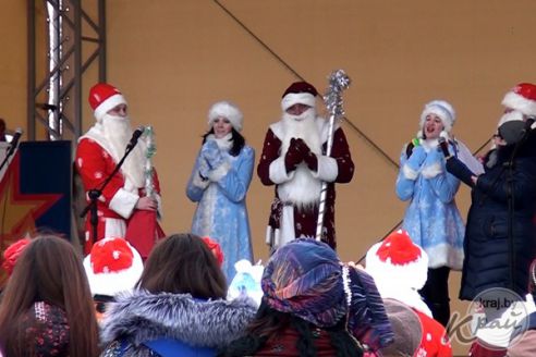 Фото- и видеорепортаж: Слет Дедов Морозов и Снегурочек в Глубоком
