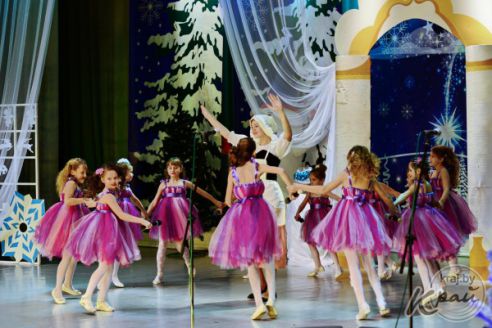 Лазерное шоу, брейк-данс и карате. В Поставах с аншлагом прошел городской мюзикл «Золушка» (фото)