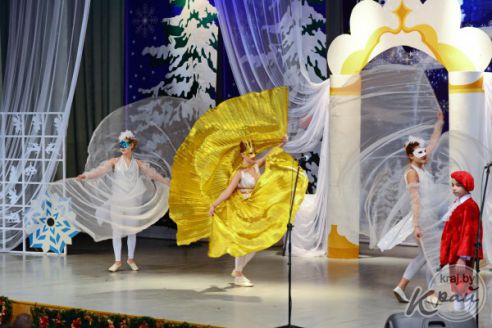 Лазерное шоу, брейк-данс и карате. В Поставах с аншлагом прошел городской мюзикл «Золушка» (фото)