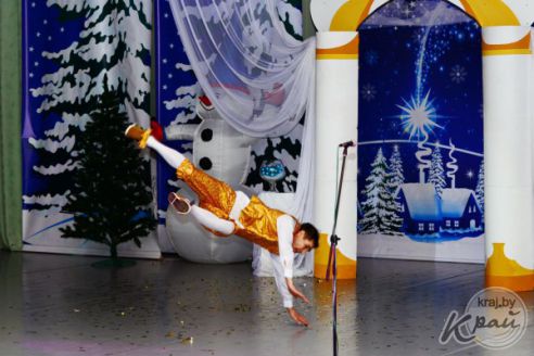 Лазерное шоу, брейк-данс и карате. В Поставах с аншлагом прошел городской мюзикл «Золушка» (фото)