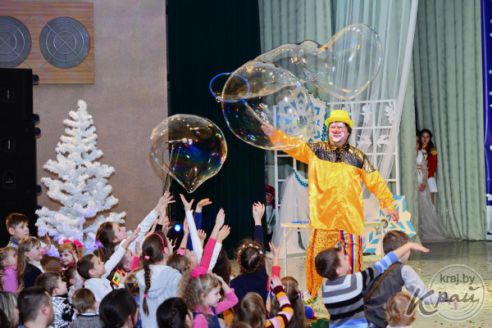 Лазерное шоу, брейк-данс и карате. В Поставах с аншлагом прошел городской мюзикл «Золушка» (фото)