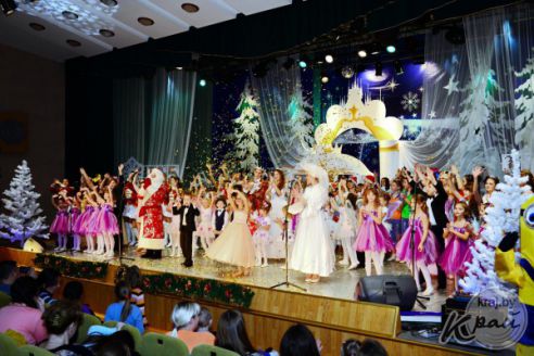 Лазерное шоу, брейк-данс и карате. В Поставах с аншлагом прошел городской мюзикл «Золушка» (фото)