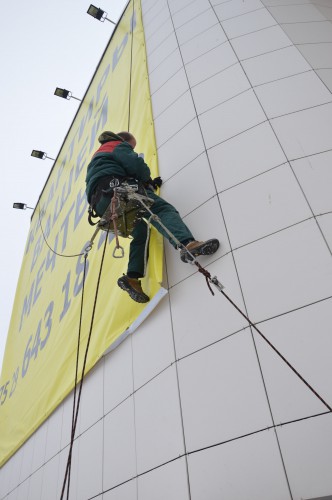 Как, вися на веревке, поменять окна на 18 этаже и снять котенка с дерева. И чему еще научился бывший учитель из Докшиц