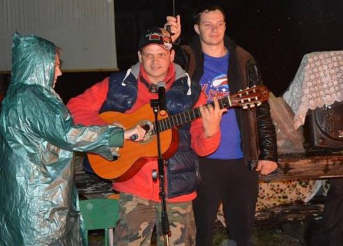 Как, вися на веревке, поменять окна на 18 этаже и снять котенка с дерева. И чему еще научился бывший учитель из Докшиц