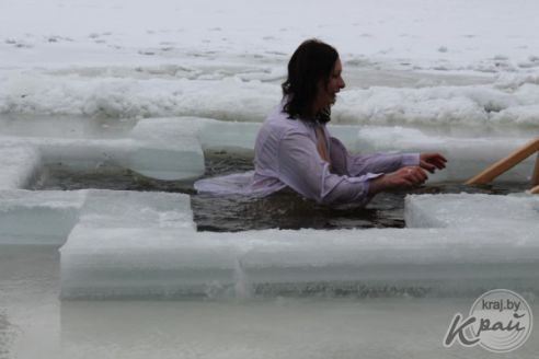 «Традиции следую каждый год, грехи накапливаются». Как вилейчане окунались в прорубь на Крещение