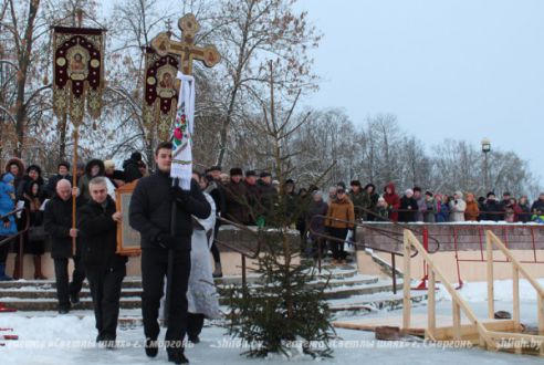 После крещенского купания сморгонцам предлагали горячий чай и гречневую кашу (фото)