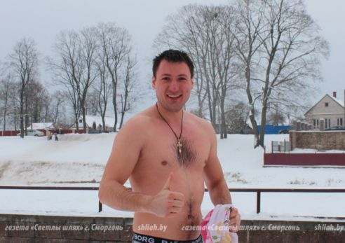 После крещенского купания сморгонцам предлагали горячий чай и гречневую кашу (фото)