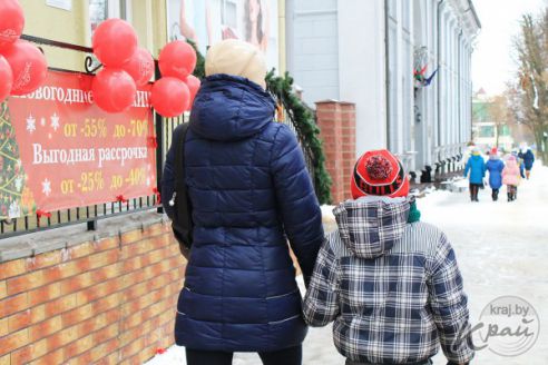«Что изменится, не знаю. Но поборы надоели!» Мнение молодечненцев о запрете на сбор средств в школах и садах (фотоопрос)