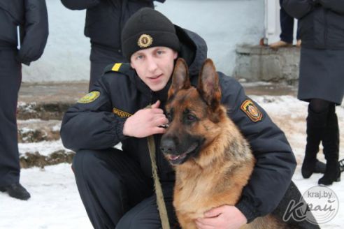 Воспитанники вилейской школы-интерната посмотрели мотошоу на снегу и сыграли в хоккей с командой из Раубичей (фото)