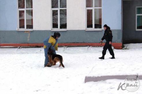 Воспитанники вилейской школы-интерната посмотрели мотошоу на снегу и сыграли в хоккей с командой из Раубичей (фото)