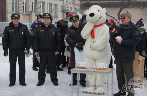 Воспитанники вилейской школы-интерната посмотрели мотошоу на снегу и сыграли в хоккей с командой из Раубичей (фото)