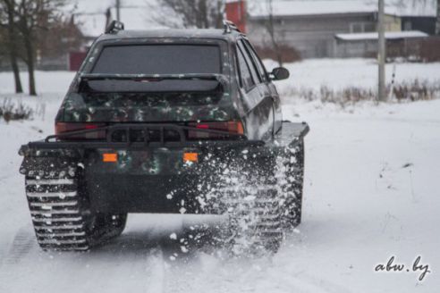 Молодечненец построил вездеход на гусеничном ходу из "Москвича" и "Фольксвагена" (фото, видео)