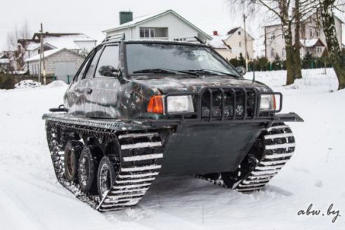 Молодечненец построил вездеход на гусеничном ходу из "Москвича" и "Фольксвагена" (фото, видео)