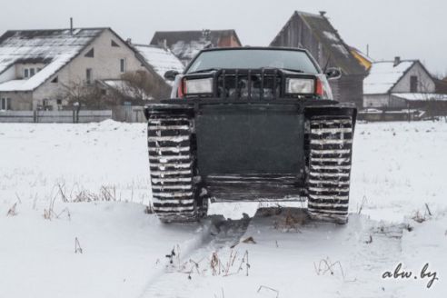 Молодечненец построил вездеход на гусеничном ходу из "Москвича" и "Фольксвагена" (фото, видео)