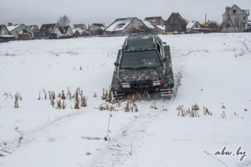 Молодечненец построил вездеход на гусеничном ходу из "Москвича" и "Фольксвагена" (фото, видео)