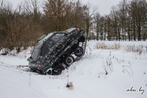 Молодечненец построил вездеход на гусеничном ходу из "Москвича" и "Фольксвагена" (фото, видео)