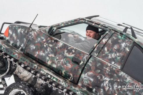 Молодечненец построил вездеход на гусеничном ходу из "Москвича" и "Фольксвагена" (фото, видео)