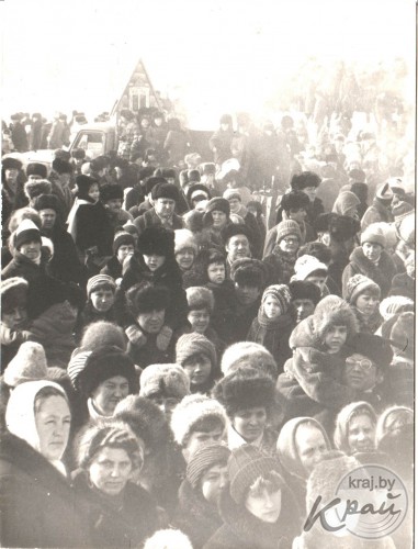 Катания с горки и на осле, лазание на столб за сапогами и петухом. Масленица в Вилейке на старых снимках (фото)