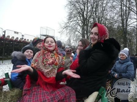 Масленицу из банных веников сделали сморгонцы на проводах зимы (фото)