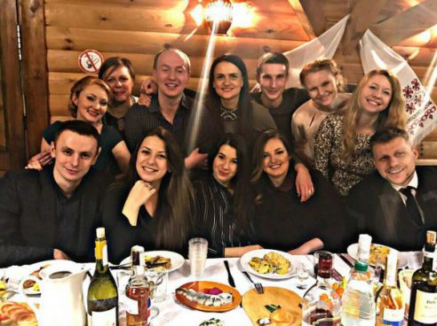 10 и 40 лет спустя. Вечера встречи выпускников нашего края в Facebook (фото)