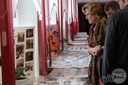 «Как будто снова маленький, в детство вернулся!» Как выпускники 1992 года встречались в старейшей школе Вилейки (фото)