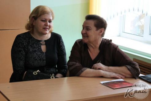 «Как будто снова маленький, в детство вернулся!» Как выпускники 1992 года встречались в старейшей школе Вилейки (фото)