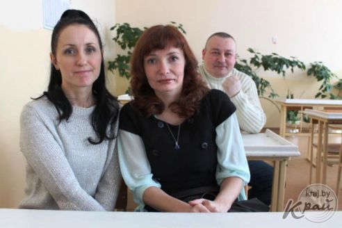 «Как будто снова маленький, в детство вернулся!» Как выпускники 1992 года встречались в старейшей школе Вилейки (фото)