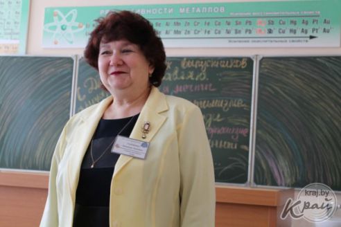 «Как будто снова маленький, в детство вернулся!» Как выпускники 1992 года встречались в старейшей школе Вилейки (фото)