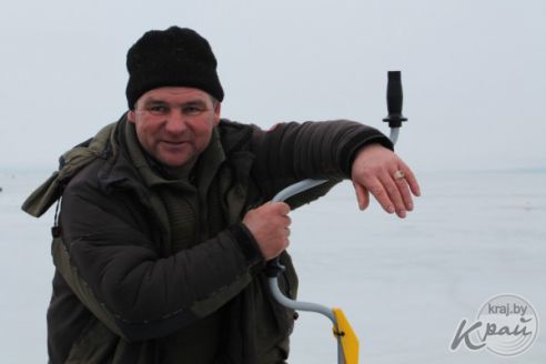 «Мусорят чаще местные рыбаки, а не минчане». Как на Вилейском водохранилище делали «генеральную уборку» (фото)