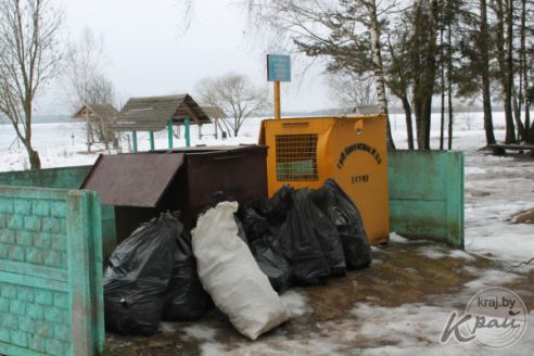 «Мусорят чаще местные рыбаки, а не минчане». Как на Вилейском водохранилище делали «генеральную уборку» (фото)