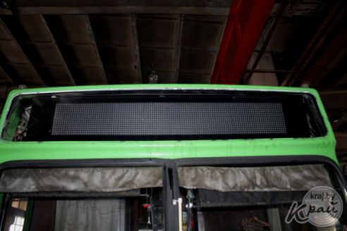 «Набросают семечек, жвачек, а потом жалуются, что грязно». Санстанция проверила городские автобусы Вилейки (фото)