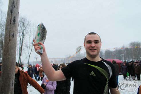 100 килограмм каши за 45 минут съели молодечненцы на Масленицу (фото)