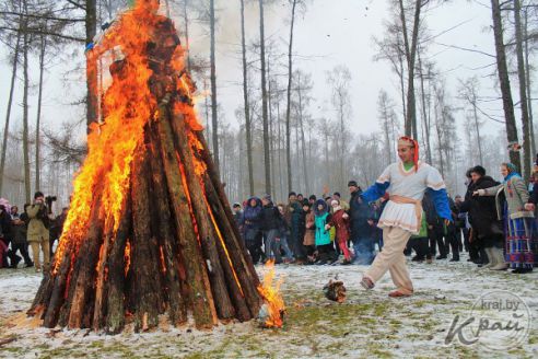 100 килограмм каши за 45 минут съели молодечненцы на Масленицу (фото)