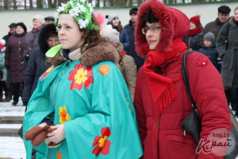 Подвела погода. В Вилейке Масленица прошла с блинами и песнями, но без столба (фото)