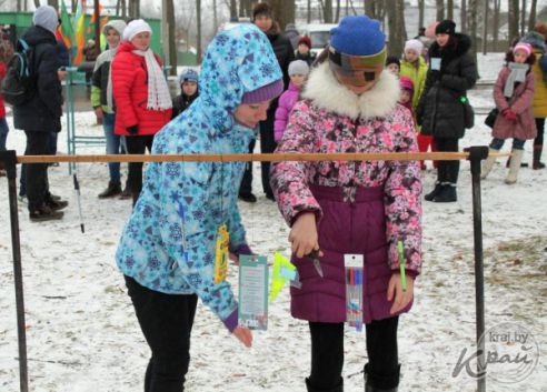 Подвела погода. В Вилейке Масленица прошла с блинами и песнями, но без столба (фото)
