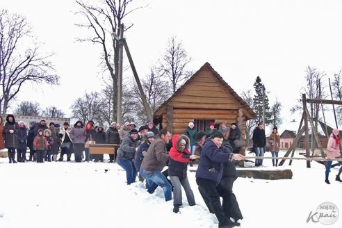 Древний праздник в честь медведя. Комоедицу отметили в Поставском районе (фото, видео)