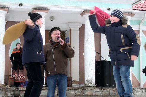 Древний праздник в честь медведя. Комоедицу отметили в Поставском районе (фото, видео)