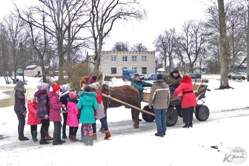 Древний праздник в честь медведя. Комоедицу отметили в Поставском районе (фото, видео)