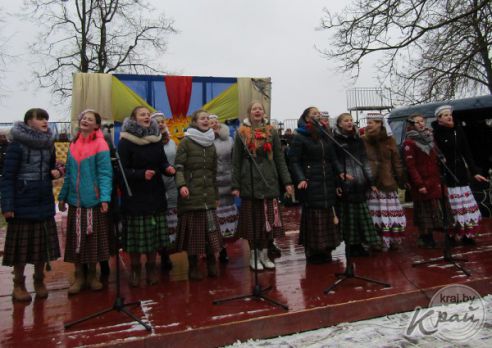 Масленицу из банных веников сделали сморгонцы на проводах зимы (фото)